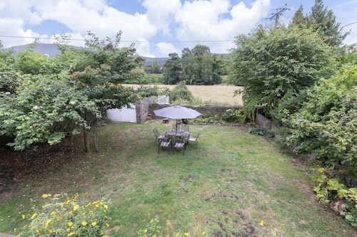Charming 3-Bed Cottage by the River Usk