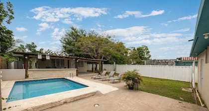 Pool Villa Pet-friendly Near Beach