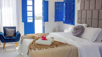 Minibar, decoración individual, mobiliario individual y escritorio