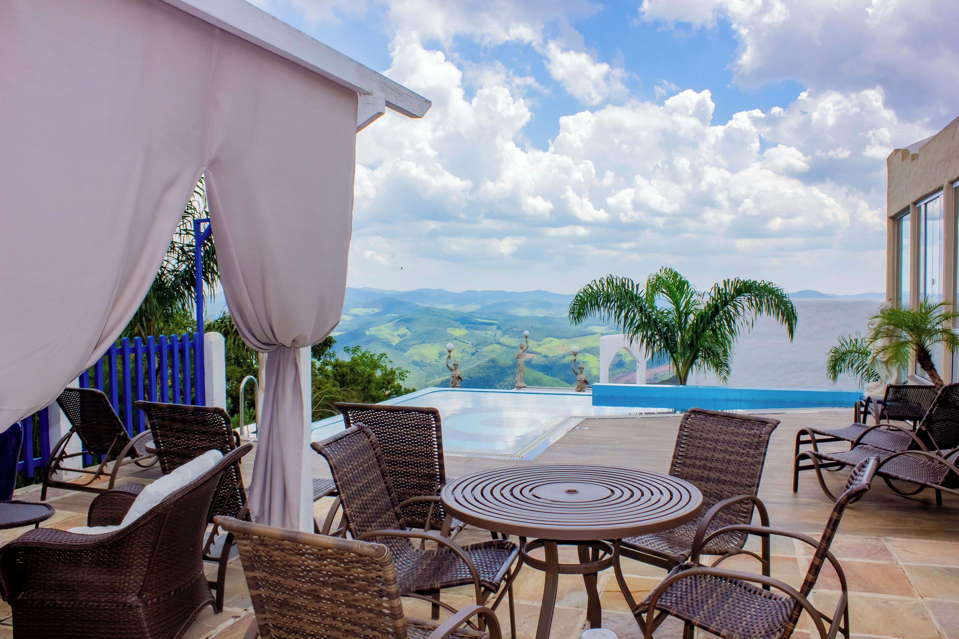 Café da manhã com buffet grátis todos os dias