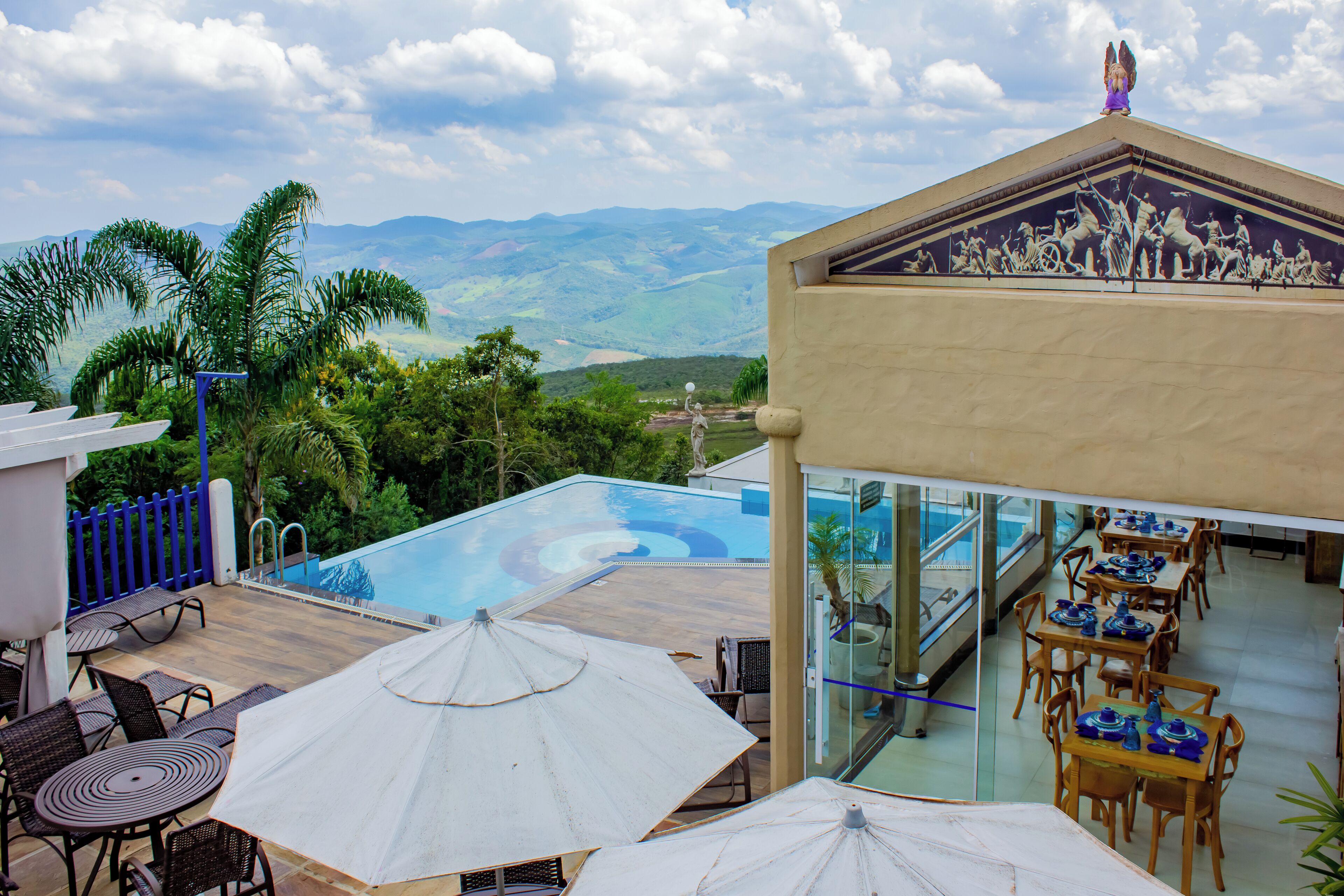 Chalé luxo, várias camas, vista para o pátio | Vista do quarto