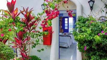 Deluxe chalet, Meerdere bedden, uitzicht op de binnenplaats | Een minibar, individueel gedecoreerd, individueel gemeubileerd