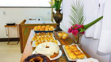 Free daily buffet breakfast