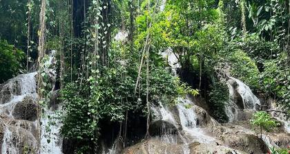 Welcoming 2-bedroom house with AC in Long Bay