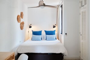 2 makuuhuonetta, tallelokero huoneessa, silitysrauta/-lauta