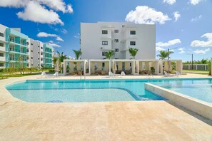 Pool - Sunset Brightness in a 1Bdrm Apt. in Punta Cana (Punta Cana)