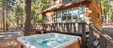 Outdoor spa tub