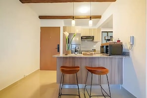 Microwave, oven, stovetop - Charming 1Bdrm Apt. 10mins from Punta Cana Beaches (Punta Cana)