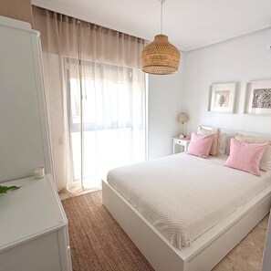 3 bedrooms, internet, bed sheets