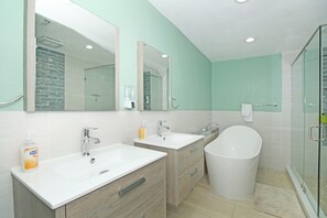 Dusche, Handtücher, Seife, Toilettenpapier