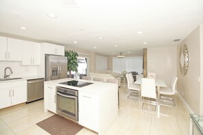 Micro-ondes, four, plaque de cuisson, lave-vaisselle