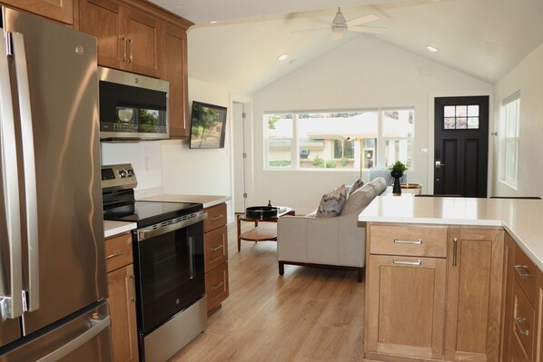 Fridge, microwave, oven, stovetop - Your Door County House - Newly Renovated - Steps from Sturgeon Bay Attractions (Sturgeon Bay)