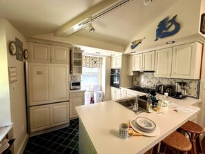 Refrigerador, horno, parrilla de estufa y lavavajillas 