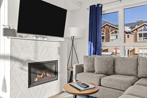 Smart-tv en een open haard