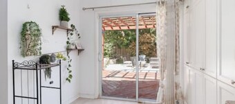 The Brampton Hideaway with Patio