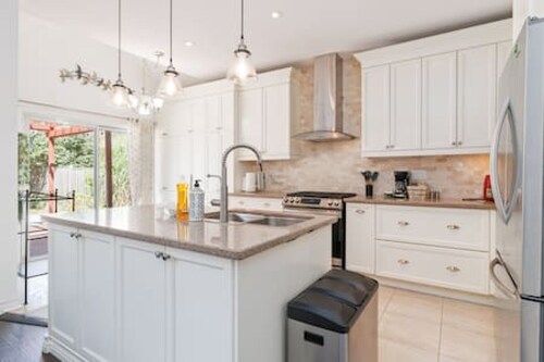 The Brampton Hideaway with Patio