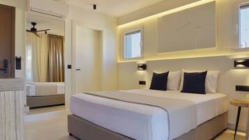 Suite Confort, vue ville | Coffres-forts dans les chambres, rideaux occultants