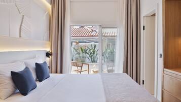 Comfort Suite, Balcony, Courtyard View