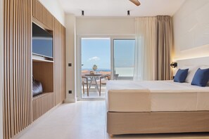 Junior-suite - udsigt til have | Pengeskab på værelset, mørklægningsgardiner, lydisolering