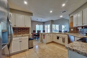 Microwave, oven, stovetop, dishwasher - 2-Bed 2-Bath w. Backyard Oasis (Phoenix)