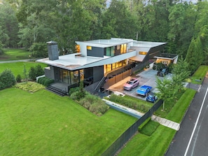 Exterior - Contemporary Modern estate in delightful Atlanta with an infinity swimming pool (Atlanta)