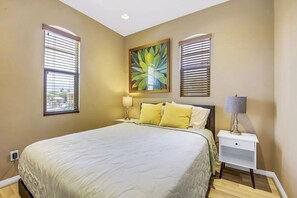 3 bedrooms, iron/ironing board, Internet, bed sheets