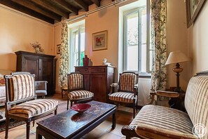 Fernseher, Tischfußball