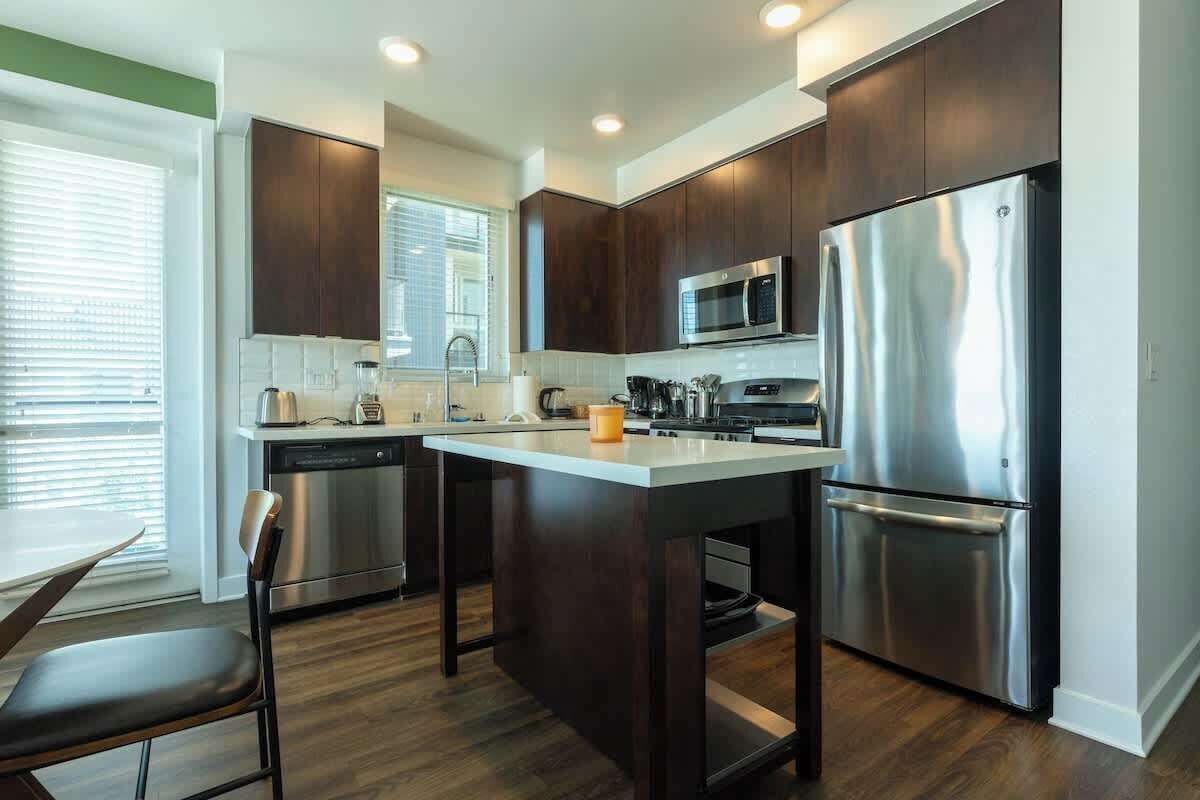 Fridge, microwave, stovetop, dishwasher