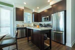 Fridge, microwave, stovetop, dishwasher