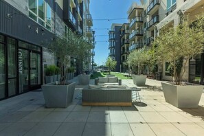 Unclassified image, 5 of 53, button