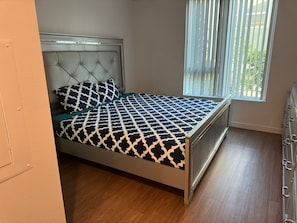 2 chambres, fer et planche à repasser, accès au Wi-Fi (inclus)