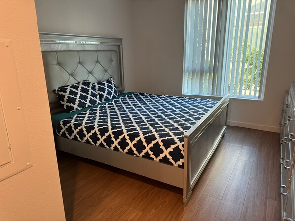 2 chambres, fer et planche à repasser, Wi-Fi gratuit, draps fournis