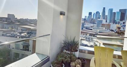 LA Escape: Stylish 2BR King Suite in Vibrant Little Tokyo