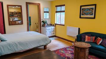 Iron/ironing board, WiFi, bed sheets