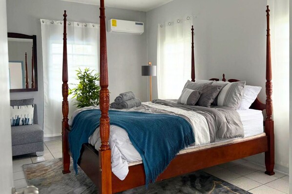 1 slaapkamer, een strijkplank/strijkijzer, gratis wifi, beddengoed
