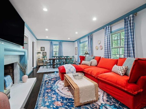 Renovated Cottage-Game Room-Fire Pit-Sleeps 8