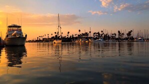 A marina with boats docked at sunset. - Perfect 2-bedroom beach condo in Oxnard (Oxnard)
