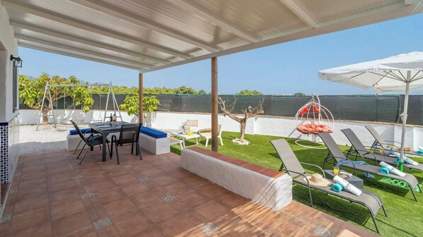 屋外ダイニングエリア