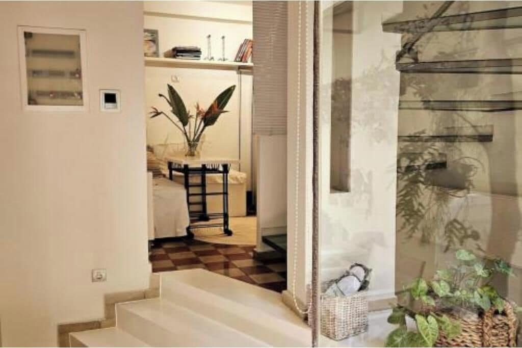 المنشأة من الداخل