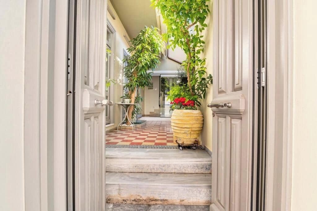 المنشأة من الداخل