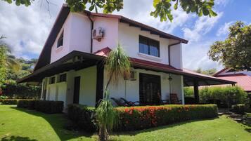 Family Villa, 4 Bedrooms, Poolside | Terrace/patio