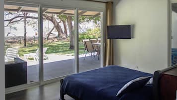 Villa Panoramique, 4 chambres, en bord de plage | Coffres-forts dans les chambres, décoration personnalisée