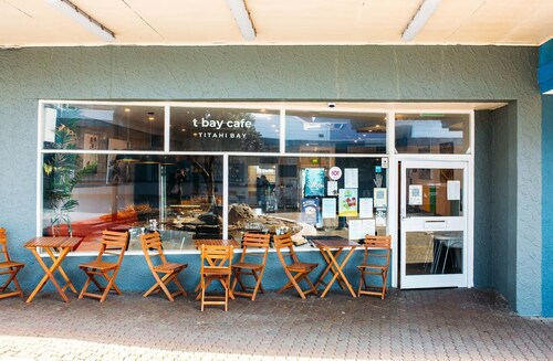 Kick back on Kapiti! Your home away from home, just steps from the beach.