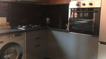 Een koelkast, een oven, een kookplaat