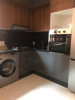 Een koelkast, een oven, een kookplaat