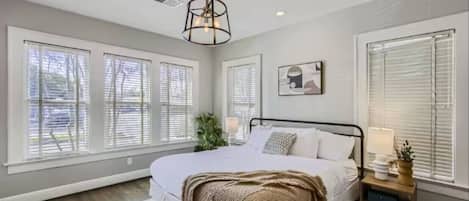 3 bedrooms, iron/ironing board, WiFi (free), bed sheets