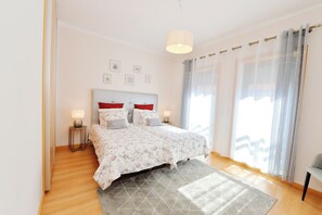 2 soverom, strykejern/-brett, internettilgang og sengetøy