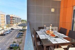 تناول الطعام بالخارج