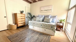 2 bedrooms, iron/ironing board, Internet, bed sheets