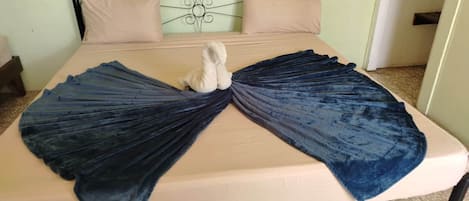 1 bedroom, desk, free WiFi, bed sheets